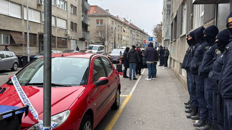 Policija pred Tomaševićevim stanom! Keleminec i Dado iz Smogovaca dovukli desničare