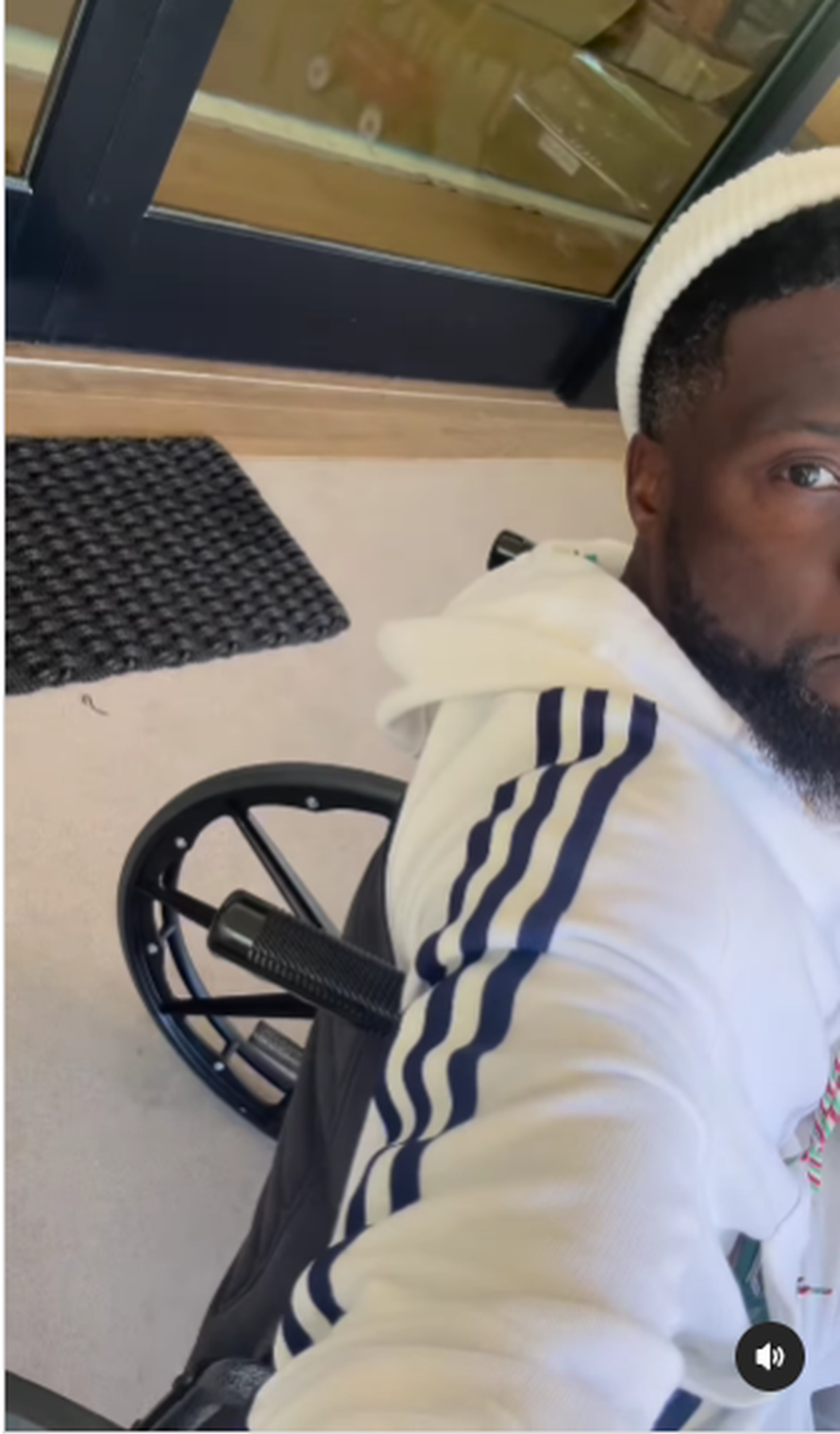 Kevin Hart završio u invalidskim kolicima: 'Oštetio sam donji dio abdomena. Ne mogu  hodati...'