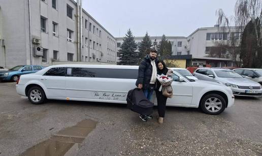 FOTO Slovenac po &zcaron;enu i bebu do&scaron;ao limuzinom! Pozirali su ispred bolnice, komentari su hit
