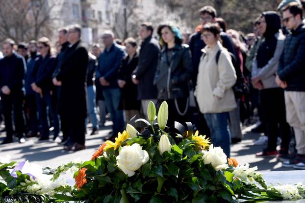 Skopje: Građani ispred Tehnološkog fakulteta upalili svijeće za sve poginule u požaru