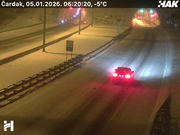 FOTO  Snijeg pada u Zagrebu, A1 zatvorili kod Sv. Roka zbog sudara. Ovako izgledaju ceste