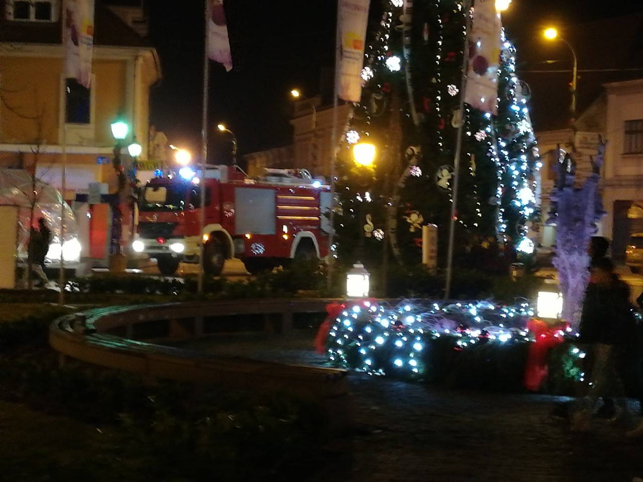 Buknule kućice u Vinkovcima, požar se proširio na gimnaziju