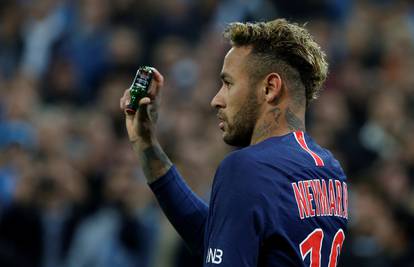 Neymara gađali bocama: Pa to nije normalno, treba ih kazniti