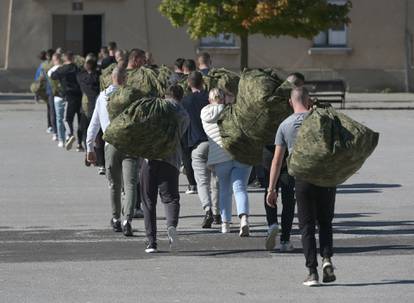 FOTO U Požegu na vojnu obuku stiglo gotovo 300 ročnika: 'Već pet godina ih nije bilo ovoliko!'