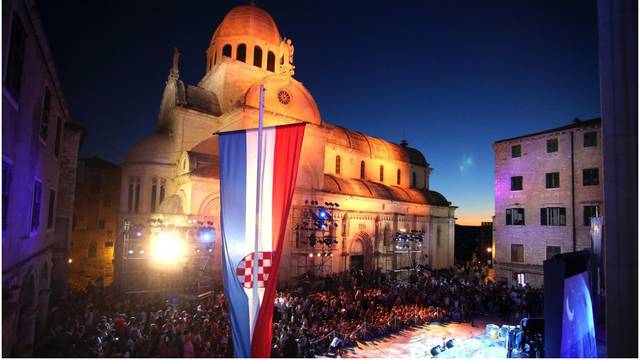 Počeo 60. Međunarodni dječji festival u Šibeniku: Prve redove zauzeli su znatiželjni mališani...