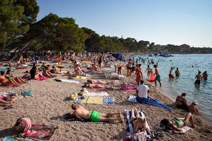 Na Makarskom primorju velika smjena turista, hoteli popunjeni