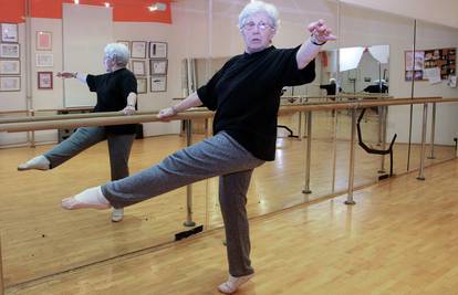 Super balerina: Štefanija Heller pravi piruete i u 77. godini 