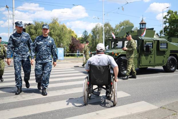 Zagreb: Izlazak vozila iz vojarne "1. gardijske brigade Tigrovi - Croatia"