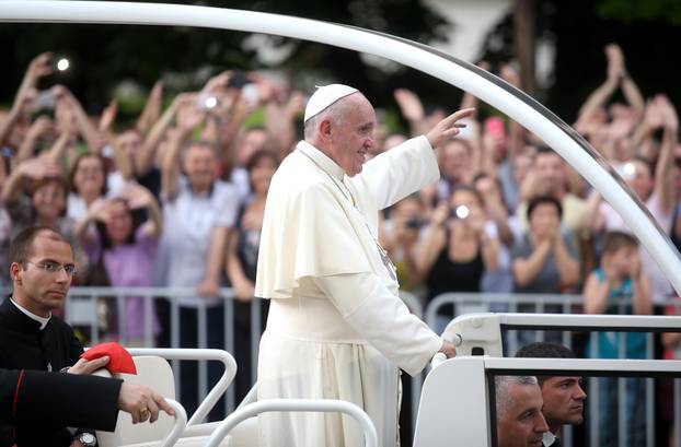 Sarajevo: Papa maše vjernicima na putu prema Franjeva?kom me?unarodnom centru