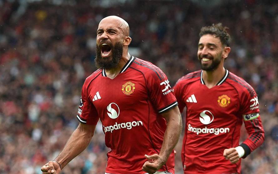 Premier League - Manchester United v Burnley