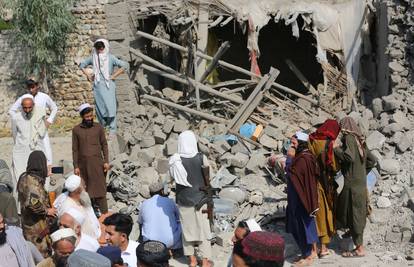 Potres je sravnio sa zemljom kuće od blata i kamena: 'Puno se djece nalazi pod ruševinama'