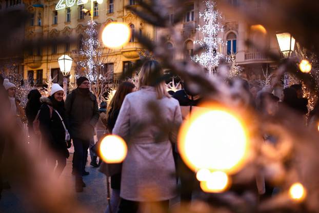 Zagreb: Zagrebački Advent na Trgu bana Jelačića