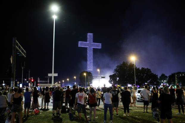 Scenografija dronovima na  koncertu Marka Perkovića Thompsona 