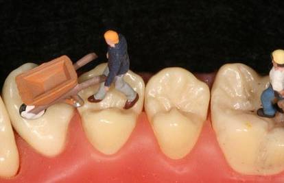 Zubar izrađuje figurice da se pacijenti brže opuste