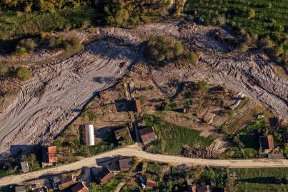 FOTO Potresni prizori iz Donje Jablanice: I mjesec dana nakon vide se posljedice poplave