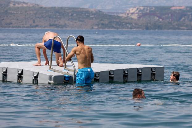 EKSKLUZIVNO Novigrad: Joško Gvardiol ljetne dane provodi na plaži u Novigradu
