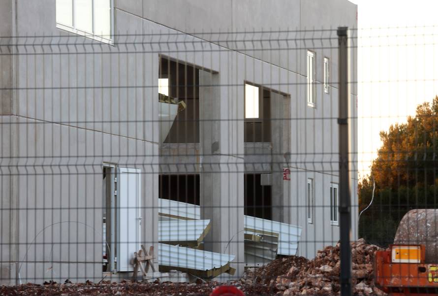 Šibenik: U Industrijskoj zoni Podi urušio se krov hale, jedna osoba poginula