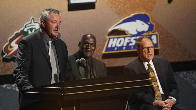 NBA: The Naismith Memorial Basketball Hall of Fame-Enshrinement