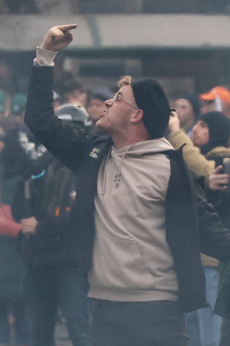 Farmers rally in a large-scale protest in Brussels as leaders meet in EU summit