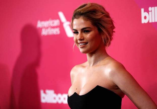 Singer Gomez poses at the Billboard Women in Music awards in Los Angeles