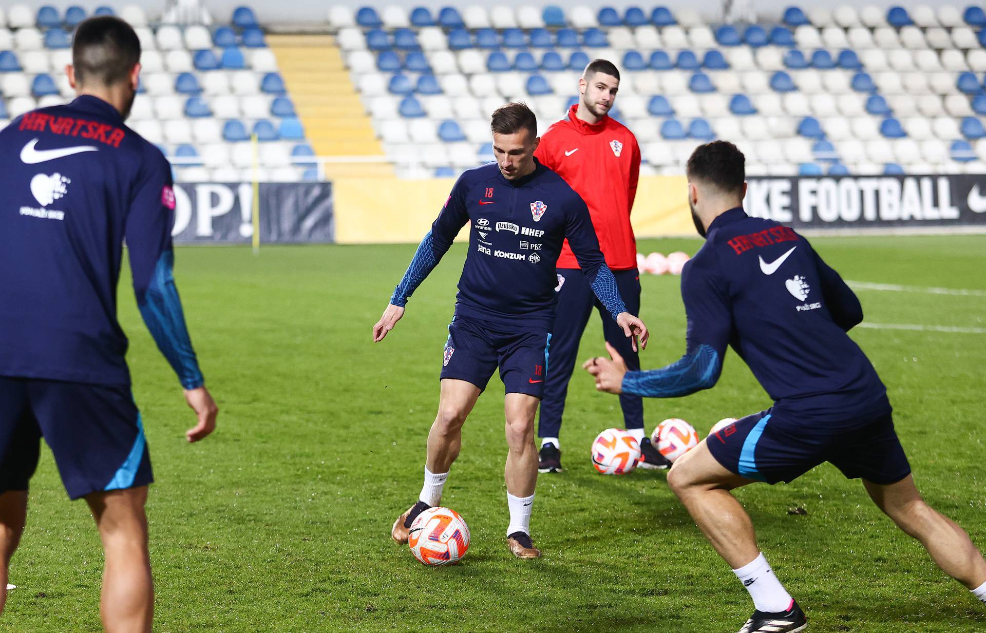 Dugopolje: Trening hrvatske nogometne reprezentacije