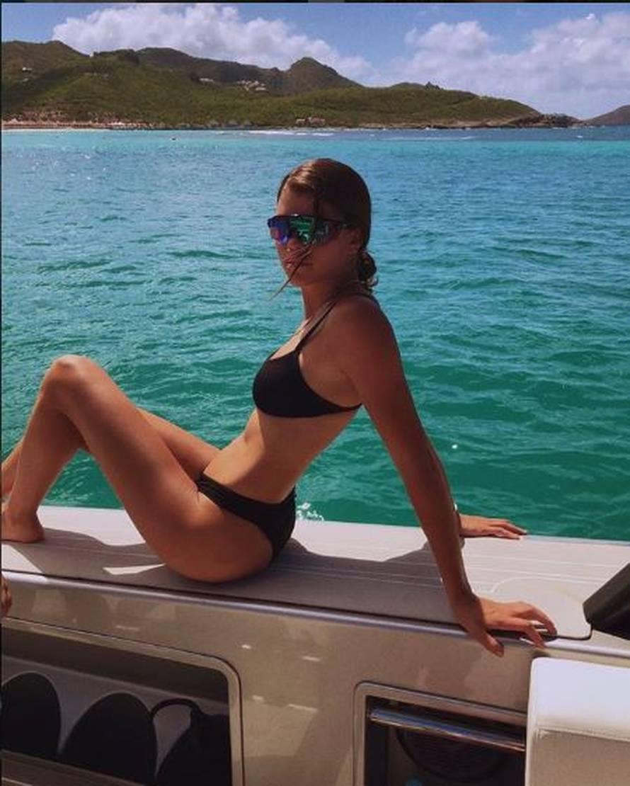 Scott se hvali guzom 15 godina  mlađe cure: To je znak da idem