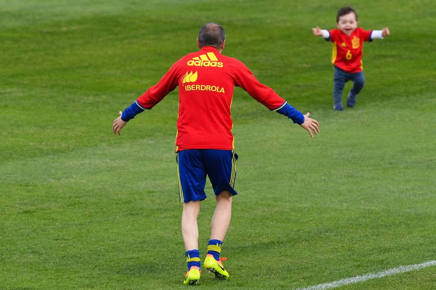 Spain Training Session - UEFA Euro 2016