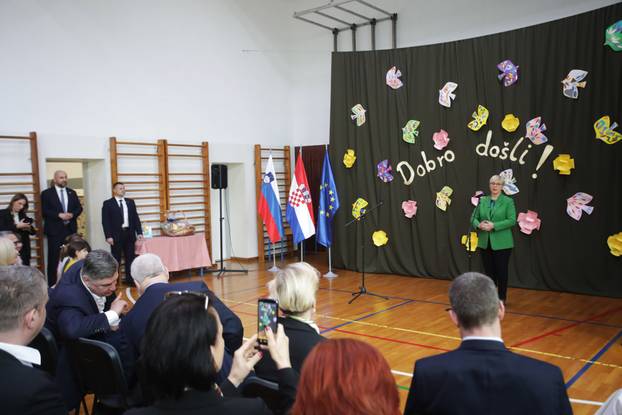 Rijeka: Zoran Milanovi&cacute; i Nata&scaron;a Pirc Musar obi&scaron;li osnovnu &scaron;kolu Pe&cacute;ine