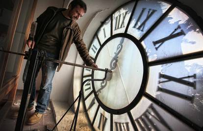Austrijski ministar: Pomicanje sata će se ukinuti tek 2021.