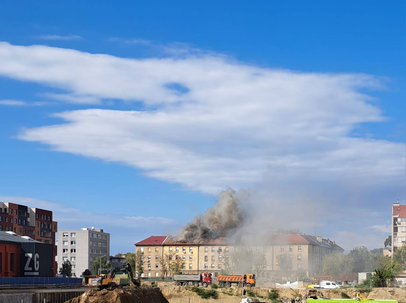 VIDEO 24sata na mjestu požara: Gorjele šupe pune starih stvari