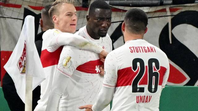 DFB Cup - Round of 16 - VfB Stuttgart v Borussia Dortmund