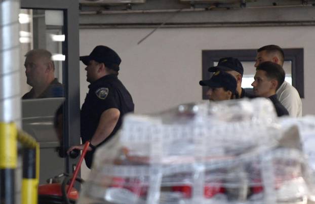 Zagreb: Privođenje uhićenih u Hrvatskim šumama