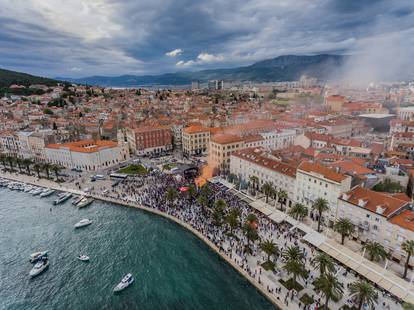 Split: Pogled iz zraka na dolazak juniora Hajduka na Rivu