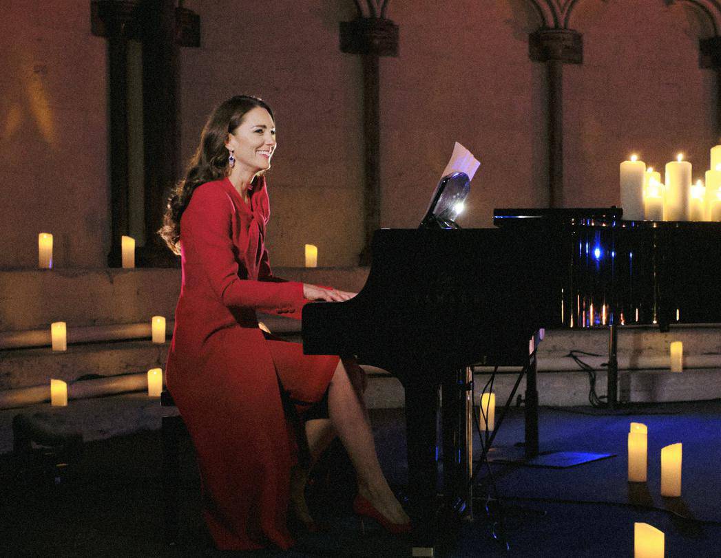 Kate Middleton pokazala svoje pijanisti?ko umije?e na Boži?nom koncertu