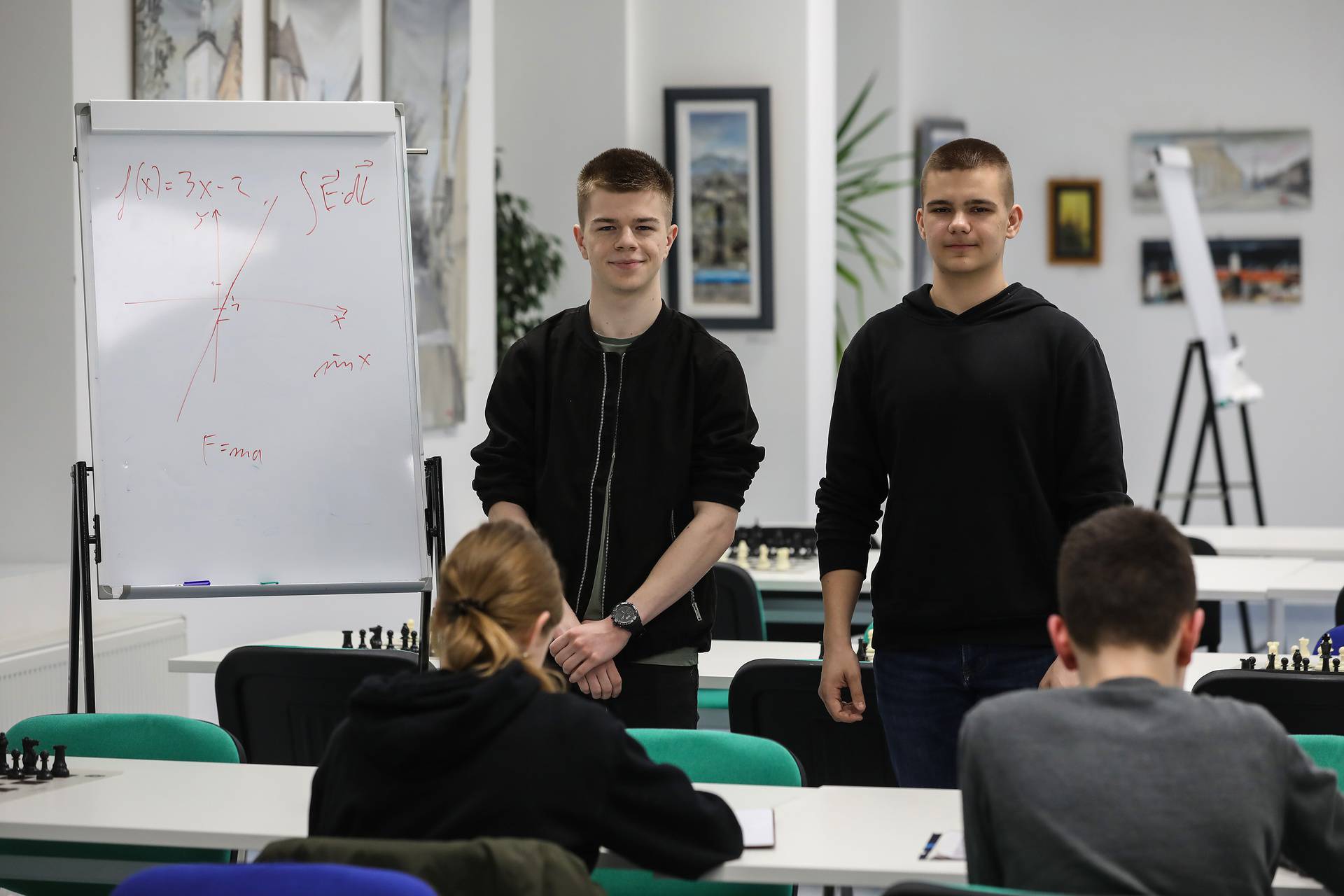Zagreb: Šimun i Matija daju besplatne instrukcije iz matematike i fizike