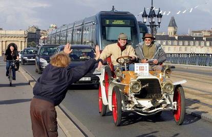 Auto-utrka stogodišnjaka od Bordeauxa do Pariza