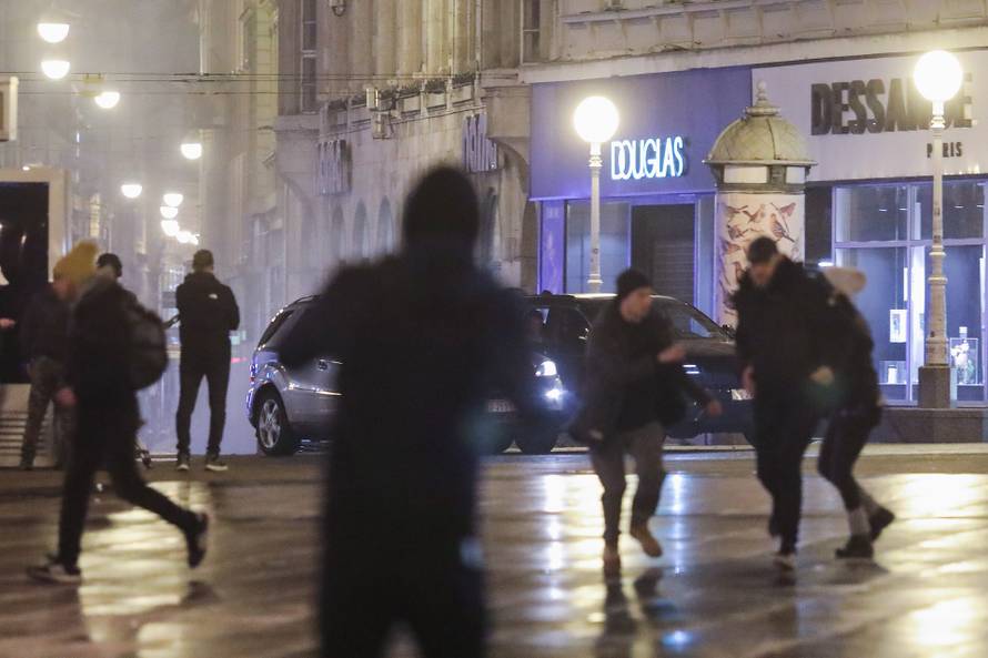 Zagreb: Snimanje akcijskih scena za film Canary Black na Trgu bana Josipa Jelačića, Kate zamjenila dublerica 
