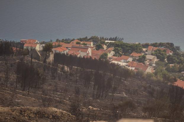 Opožareni Omiš i okolica 