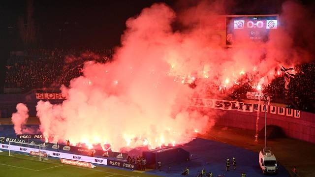 Zagreb: Bakljada na utakmici Dinamo - Hajduk 