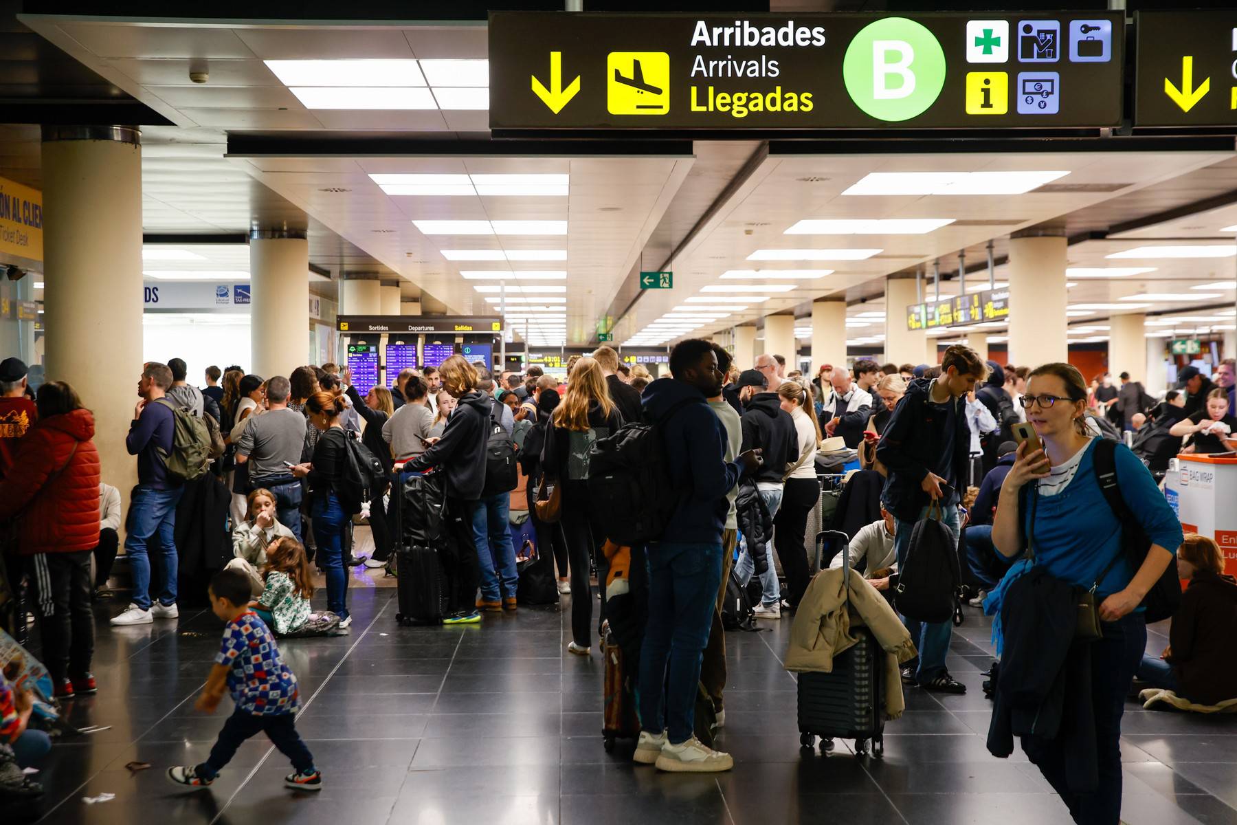 Barcelona Airport diverts 12 flights due to the rains