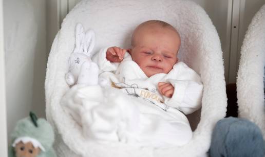 Ovo su 'jezivo' realistične bebe koje dođu i 6000 €! Žena kupila lutku pa lagala da je rodila...