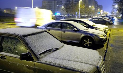 Napadao snijeg u Zagrebu i okolici, čeka vas čišćenje auta! Evo kakvo je stanje na cestama