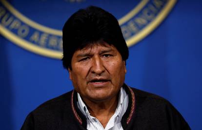 Morales najavio svoj odlazak, a vojska traži mir i stabilnost