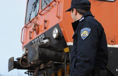 Muškarac poginuo u naletu putničkog vlaka u Unešiću