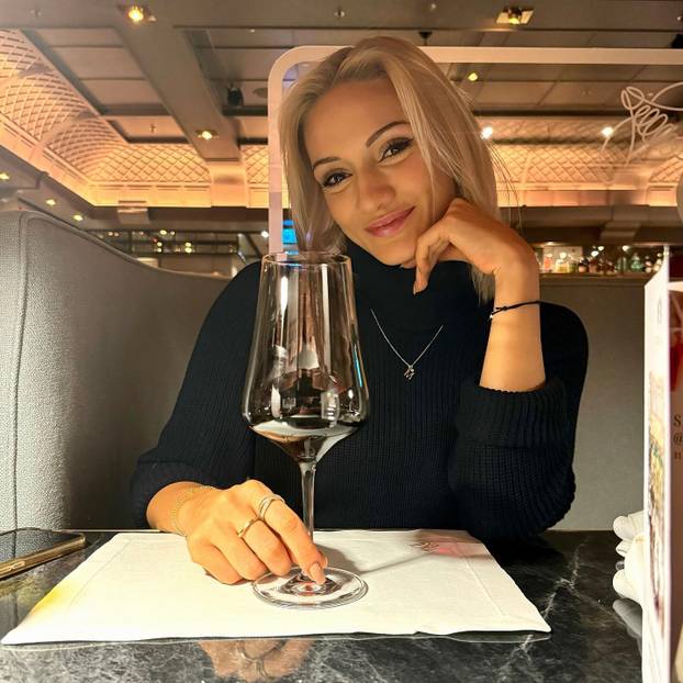 FOTO Vatrene Čehinje: Najbolji igrač ljubi brinetu, a golmana ekipe bodri atraktivna plavuša