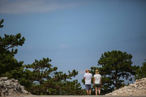 Kroz borovu šumu do najvišeg vrha na otocima i najljepšeg pogleda na Zlatni rat