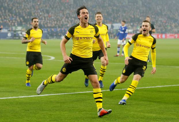 Bundesliga - Schalke 04 v Borussia Dortmund