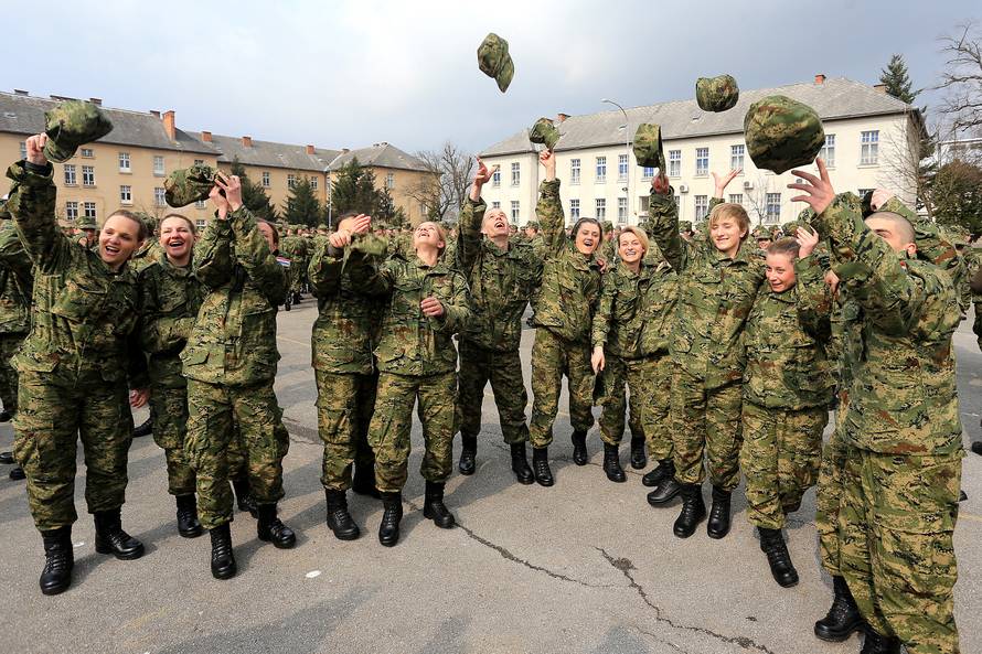 Čak i za žene: Žele uvesti vojni rok, to bi stajalo 500 mil. kuna