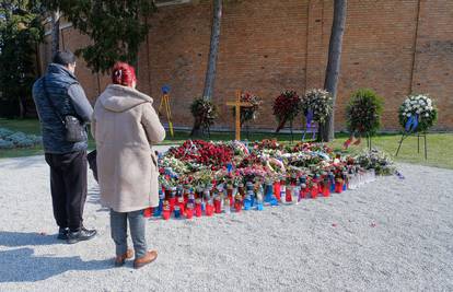 Tjedan dana nakon Bandićevog sprovoda: 'Svake minute netko mu na grobu zapali svijeću'