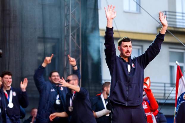 Zagreb: Hrvatska rukometna reprezentacija stigla na svečani doček na Trgu bana Josipa Jelačića